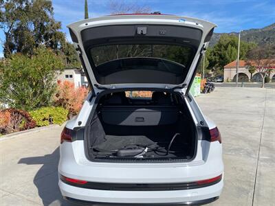 2022 Audi e-tron quattro Premium   - Photo 13 - La Crescenta, CA 91214