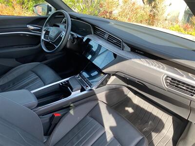 2022 Audi e-tron quattro Premium   - Photo 20 - La Crescenta, CA 91214