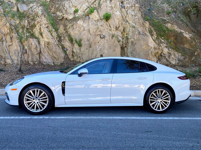 2017 Porsche Panamera  