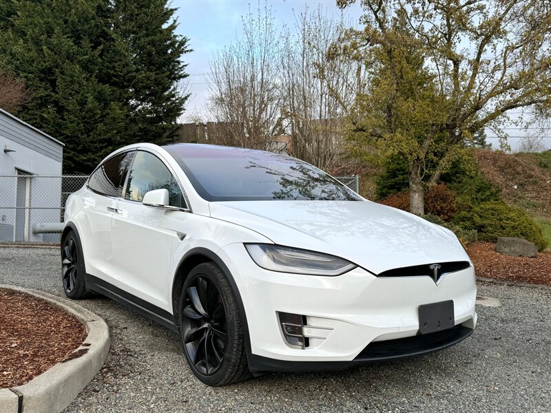 The 2016 Tesla Model X 90D photos
