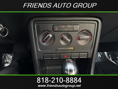 2012 Volkswagen Beetle Premiere   - Photo 19 - Van Nuys, CA 91406