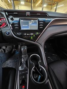 2018 Toyota Camry XSE   - Photo 16 - Los Angeles, CA 90045
