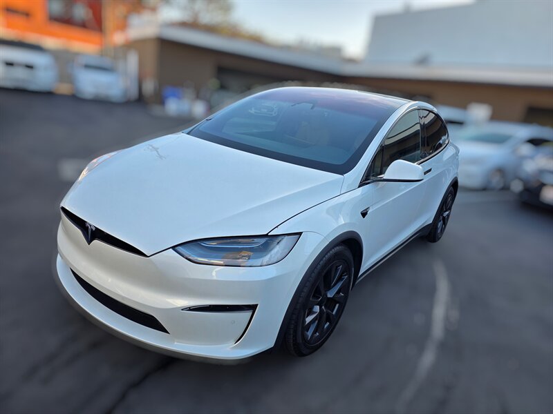 2022 Tesla Model X   - Photo 1 - Los Angeles, CA 90045