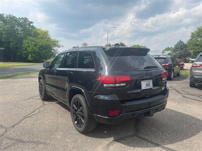 2017 Jeep Grand Cherokee Altitude   - Photo 4 - Spring Valley, MN 55975
