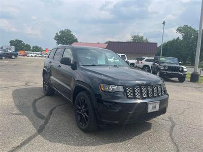 2017 Jeep Grand Cherokee Altitude   - Photo 3 - Spring Valley, MN 55975