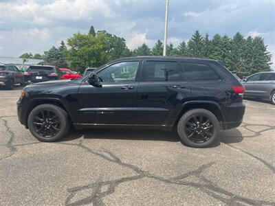 2017 Jeep Grand Cherokee Altitude   - Photo 2 - Spring Valley, MN 55975