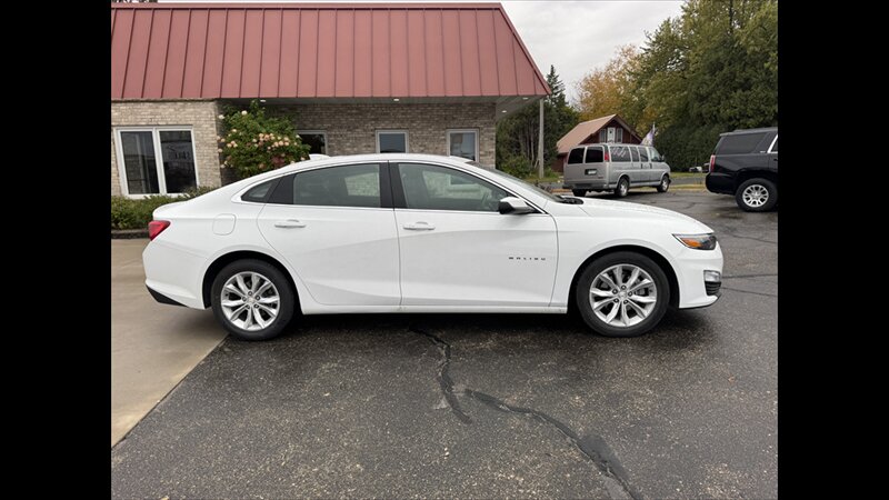 2024 Chevrolet Malibu LT - Photo 2 - Spring Valley, MN 55975