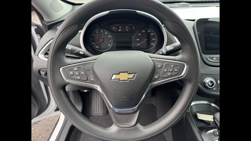 2024 Chevrolet Malibu LT - Photo 8 - Spring Valley, MN 55975