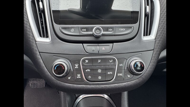 2024 Chevrolet Malibu LT - Photo 11 - Spring Valley, MN 55975