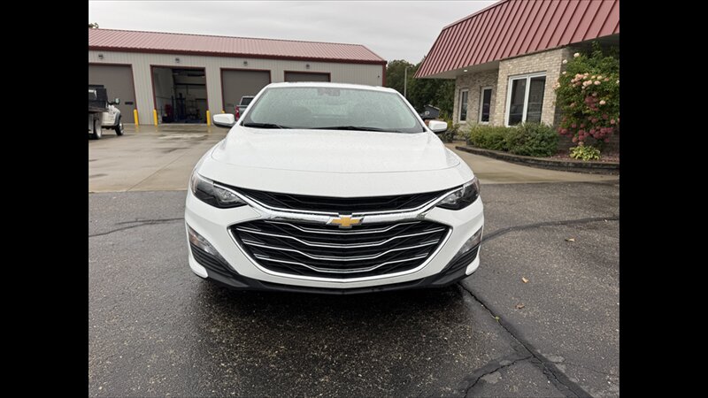 2024 Chevrolet Malibu LT - Photo 5 - Spring Valley, MN 55975