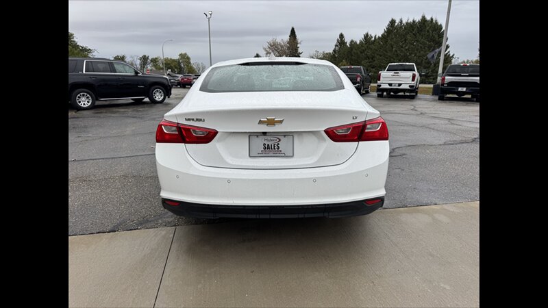 2024 Chevrolet Malibu LT - Photo 3 - Spring Valley, MN 55975