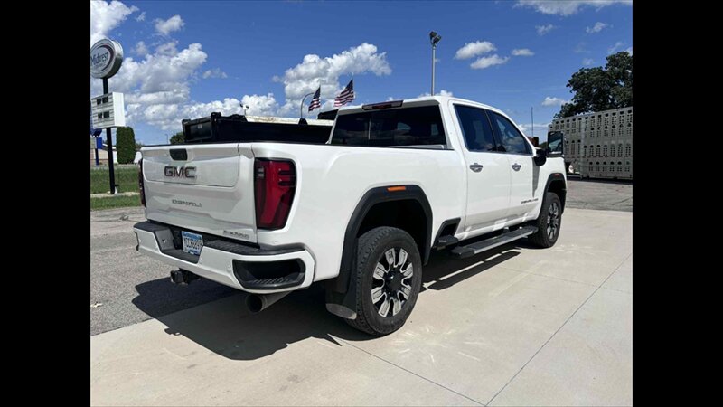 2024 GMC Sierra 3500 DENALI - Photo 7 - Spring Valley, MN 55975