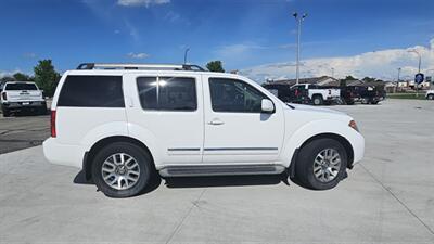 2012 Nissan Pathfinder LE  