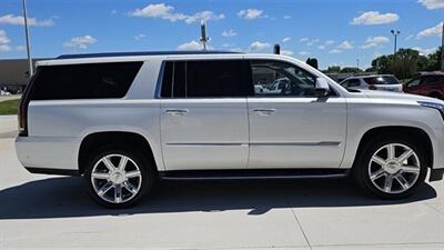 2020 Cadillac Escalade Premium Luxury   - Photo 2 - Spring Valley, MN 55975