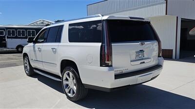 2020 Cadillac Escalade Premium Luxury   - Photo 4 - Spring Valley, MN 55975