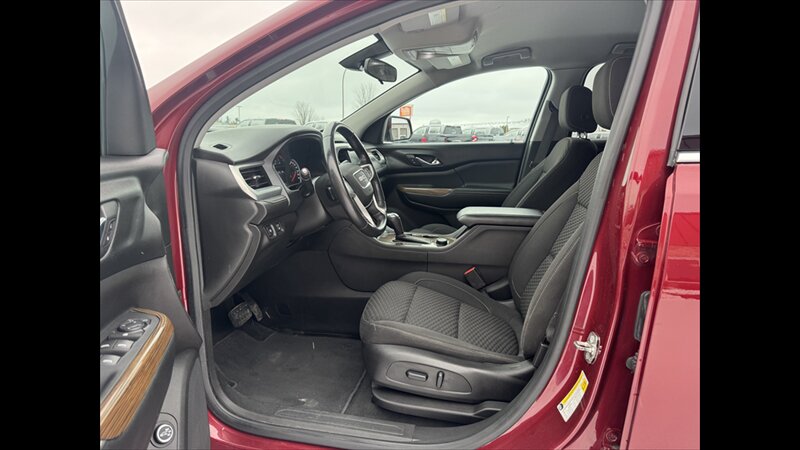 2017 GMC Acadia SLE-2 - Photo 7 - Spring Valley, MN 55975