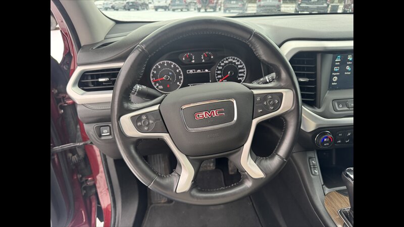 2017 GMC Acadia SLE-2 - Photo 10 - Spring Valley, MN 55975