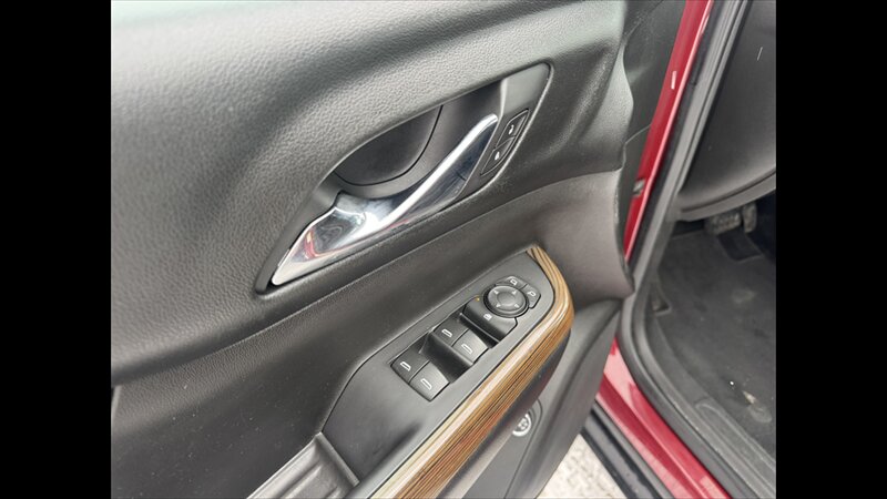 2017 GMC Acadia SLE-2 - Photo 8 - Spring Valley, MN 55975