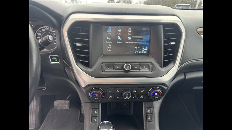 2017 GMC Acadia SLE-2 - Photo 12 - Spring Valley, MN 55975