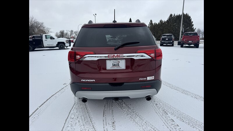 2017 GMC Acadia SLE-2 - Photo 5 - Spring Valley, MN 55975
