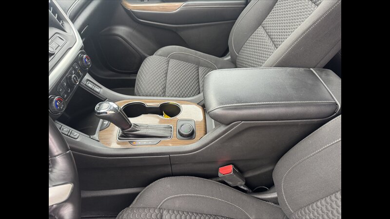 2017 GMC Acadia SLE-2 - Photo 14 - Spring Valley, MN 55975