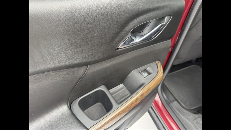 2017 GMC Acadia SLE-2 - Photo 18 - Spring Valley, MN 55975