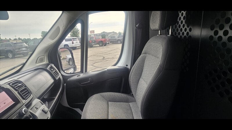 2023 RAM ProMaster 2500 136 WB - Photo 13 - Spring Valley, MN 55975