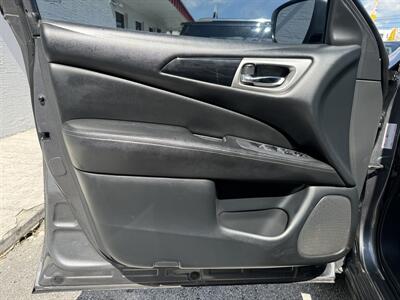 2018 Nissan Pathfinder SV   - Photo 12 - Miami, FL 33155