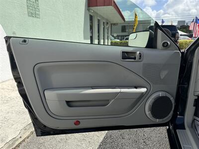 2005 Ford Mustang GT Deluxe   - Photo 13 - Miami, FL 33155