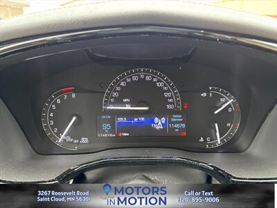 2019 Cadillac XT5 Luxury AWD w/Sundroof   - Photo 10 - Saint Cloud, MN 56301