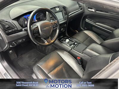 2018 Chrysler 300 S AWD w/Sunroof - Photo 9 - Saint Cloud, MN 56301