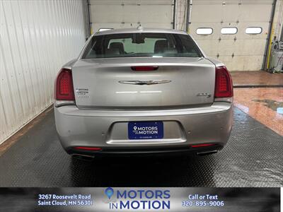 2018 Chrysler 300 S AWD w/Sunroof - Photo 4 - Saint Cloud, MN 56301