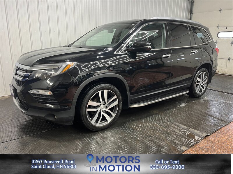 2018 Honda Pilot Touring AWD w/Sunroof and DVD  