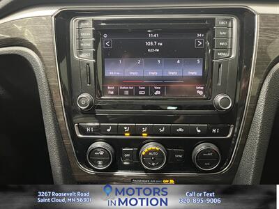2017 Volkswagen Passat 1.8T SE w/Sunroof - Photo 12 - Saint Cloud, MN 56301