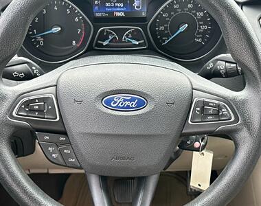 2016 Ford Focus SE   - Photo 10 - Houston, TX 77070