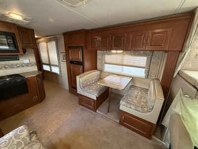 2009 Four Winds Four Winds 31F   - Photo 10 - Rillito, AZ 85654