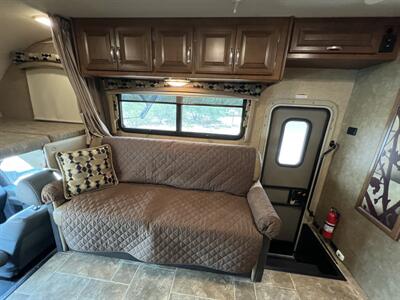 2015 Thor Chateau Super C 33SW   - Photo 32 - Marana, AZ 85653