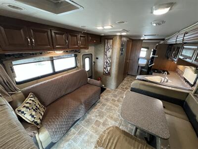 2015 Thor Chateau Super C 33SW   - Photo 29 - Marana, AZ 85653