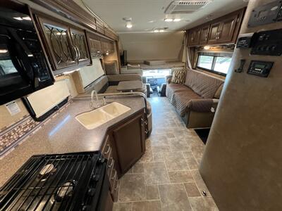 2015 Thor Chateau Super C 33SW   - Photo 30 - Marana, AZ 85653