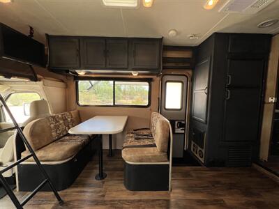 2015 Coachmen Freelander 29KS   - Photo 20 - Marana, AZ 85653