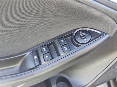 2017 Ford Focus SE - Photo 13 - Roseville, CA 95678