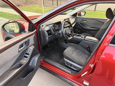 2021 Nissan Rogue SV   - Photo 6 - Portland, OR 97003