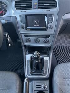 2015 Volkswagen Golf TSI Launch Edition - Photo 11 - Portland, OR 97003