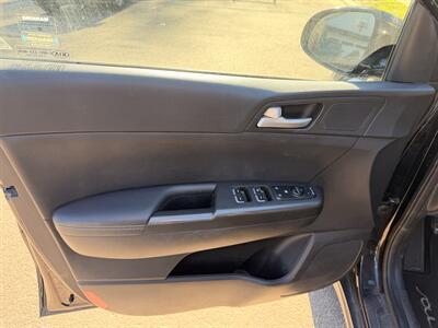 2017 Kia Sportage EX   - Photo 8 - Portland, OR 97003