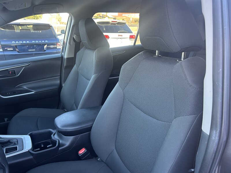 2024 Toyota RAV4 LE - Photo 19 - Fountain Hills, AZ 85268