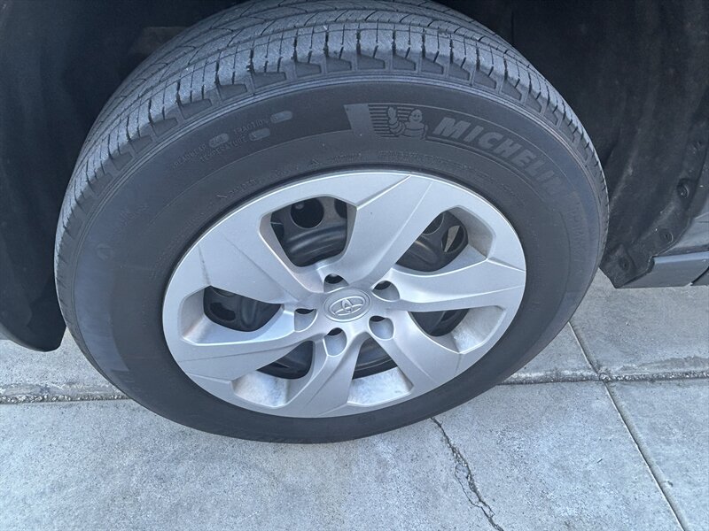 2024 Toyota RAV4 LE - Photo 13 - Fountain Hills, AZ 85268