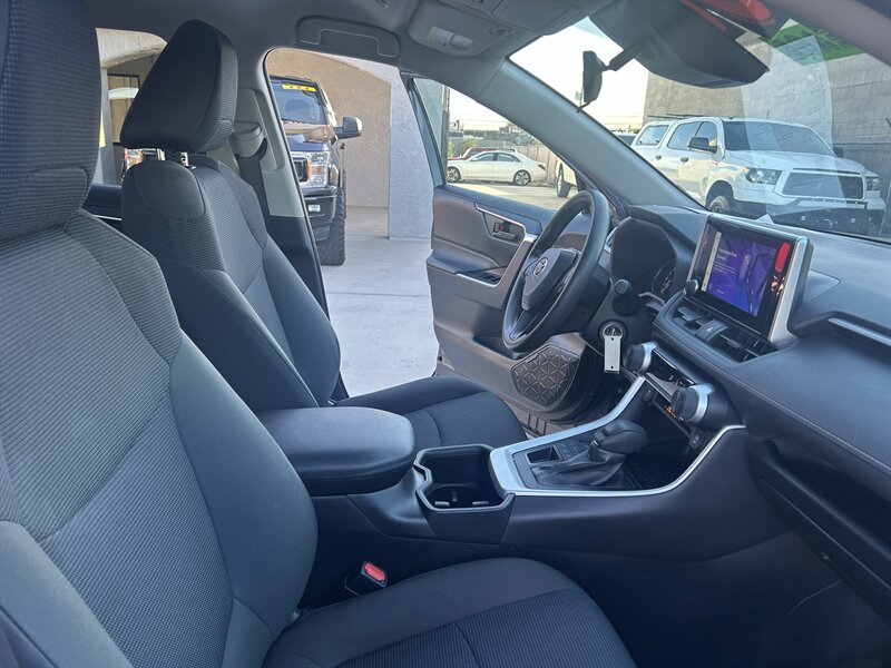 2024 Toyota RAV4 LE - Photo 32 - Fountain Hills, AZ 85268