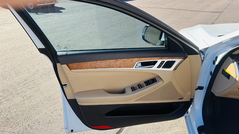 2015 Hyundai Genesis 3.8L - Photo 16 - Fountain Hills, AZ 85268