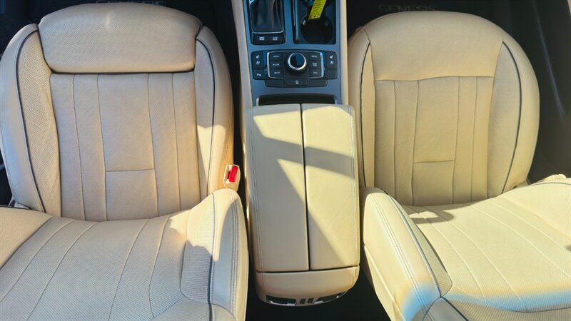 2015 Hyundai Genesis 3.8L - Photo 22 - Fountain Hills, AZ 85268