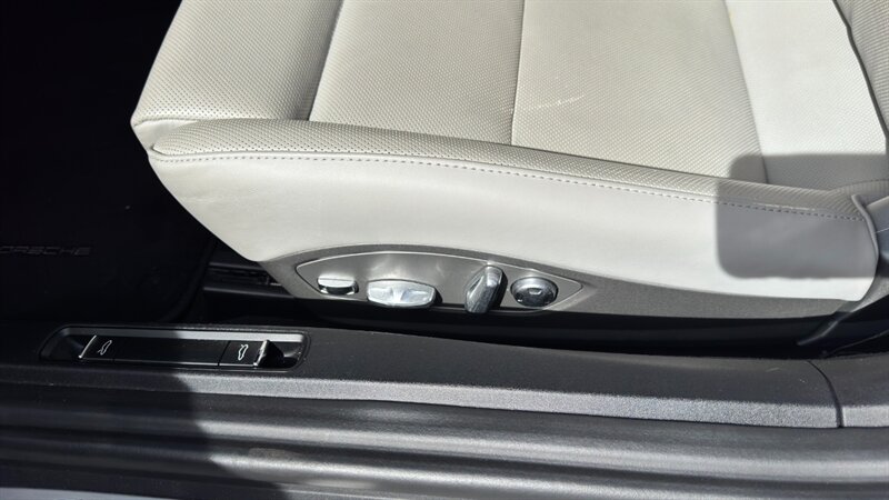 2019 Porsche 718 Cayman - Photo 28 - Fountain Hills, AZ 85268